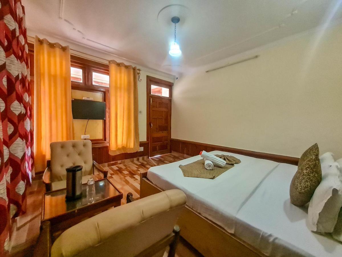 Hotel Pine Grove-Mall Road Manāli Exterior foto